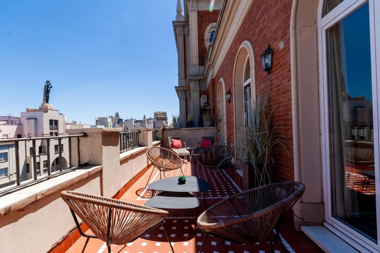 شقة Atico En La Gran Via Con Terraza مدريد المظهر الخارجي الصورة